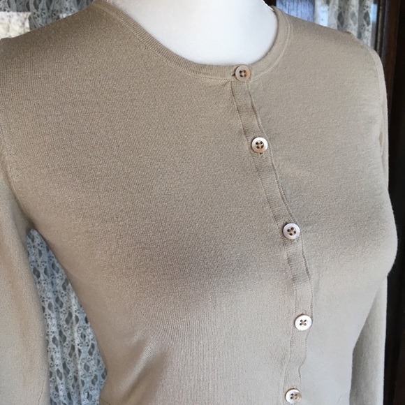The Limited tan Button 3/4 sleeve top Size Medium - Picture 4 of 8